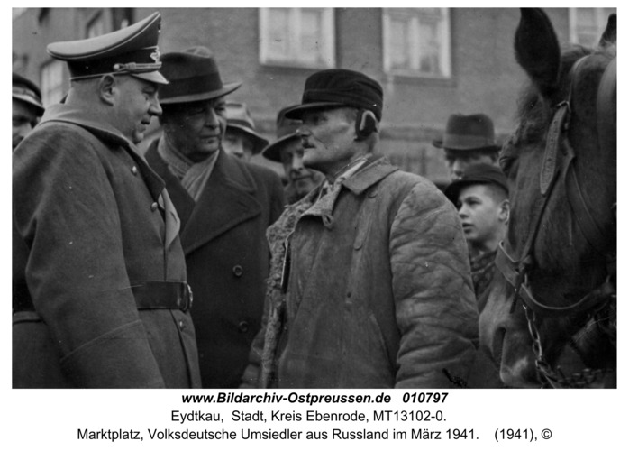 Eydtkau, Marktplatz, Volksdeutsche Umsiedler aus Russland im März 1941