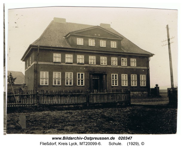 Fließdorf, Schule