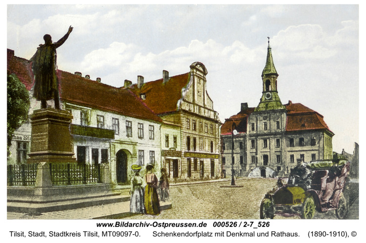 Tilsit, Schenkendorfplatz mit Denkmal und Rathaus