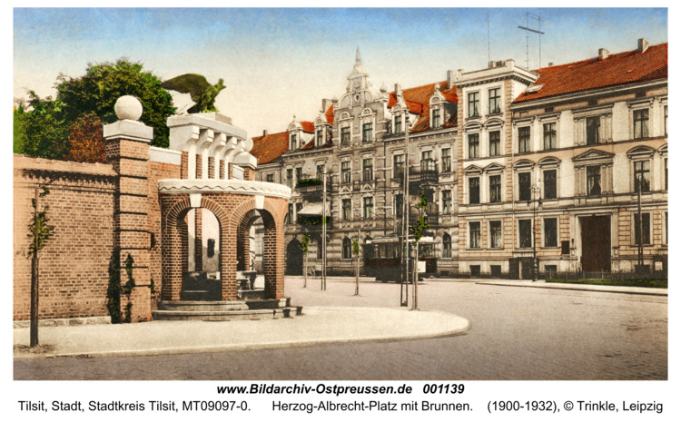 Tilsit, Herzog-Albrecht-Platz mit Brunnen