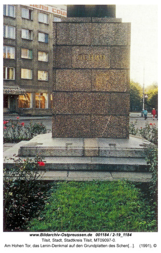Tilsit, Am Hohen Tor, das Lenin-Denkmal auf den Grundplatten des Schenkendorf-Denkmals