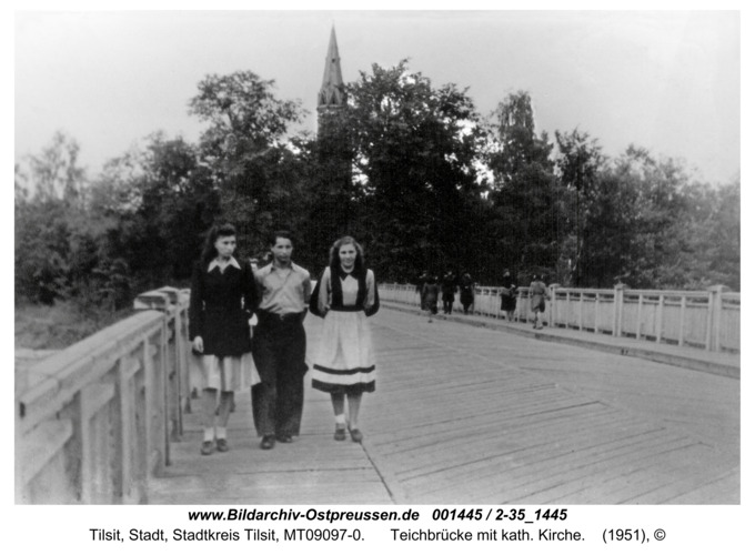 Tilsit, Teichbrücke mit kath. Kirche