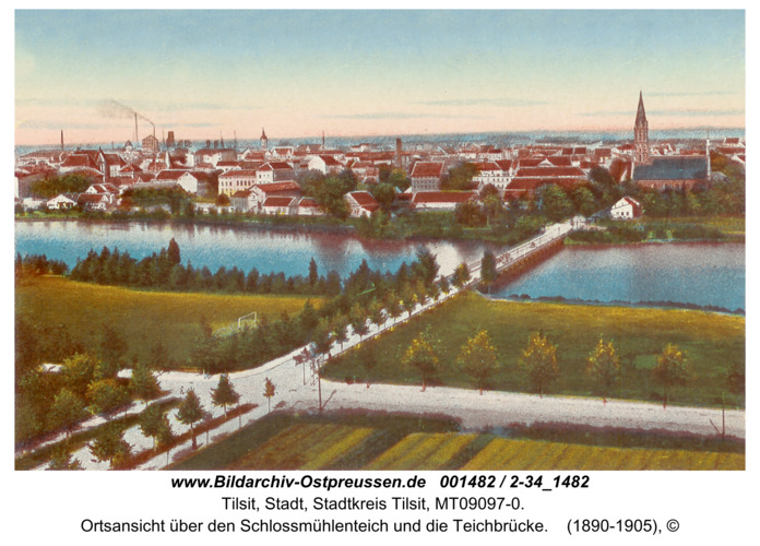 Tilsit, Ortsansicht über den Schlossmühlenteich und die Teichbrücke