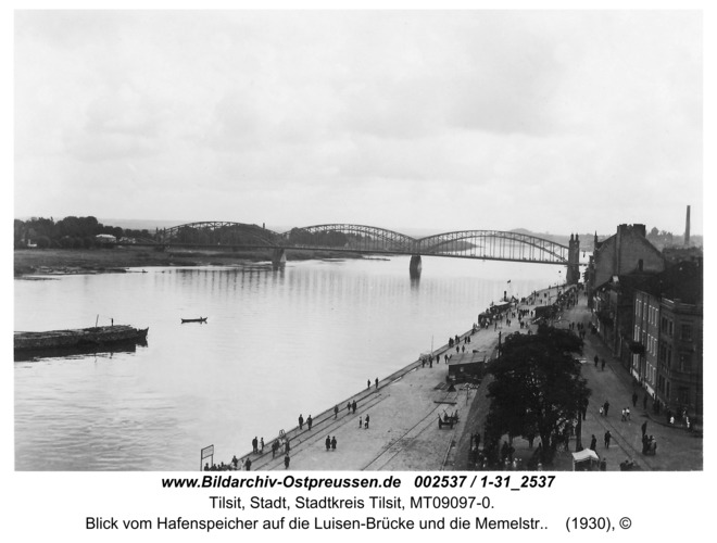 Tilsit, Blick vom Hafenspeicher auf die Luisen-Brücke und die Memelstr.