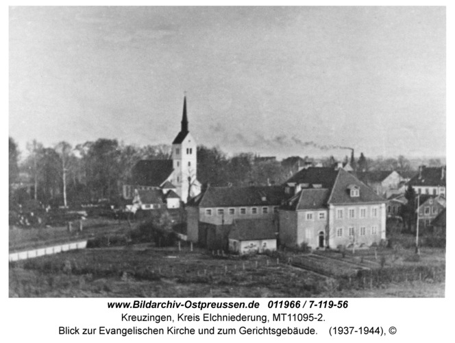 Kreuzingen, Blick zur Evangelischen Kirche und zum Gerichtsgebäude