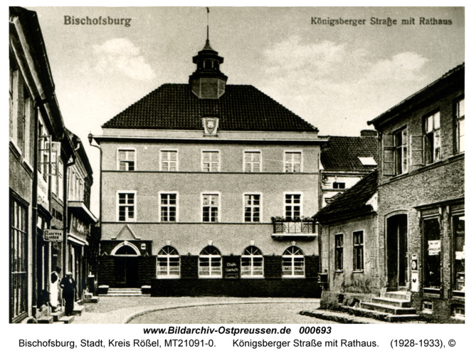Bischofsburg, Königsberger Straße mit Rathaus
