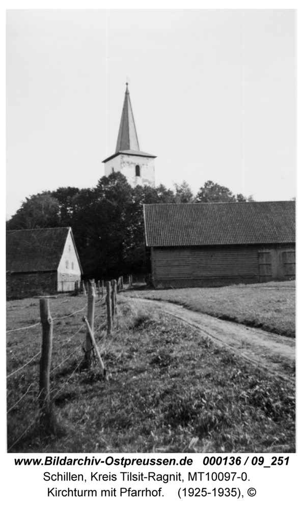 Schillen, Kirchturm mit Pfarrhof