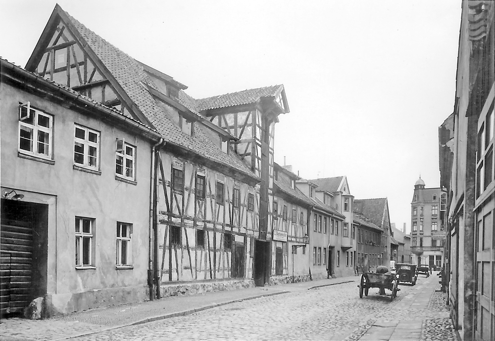 Tilsit, Goldschmiedestraße, im Hintergrund der Schenkendorfplatz