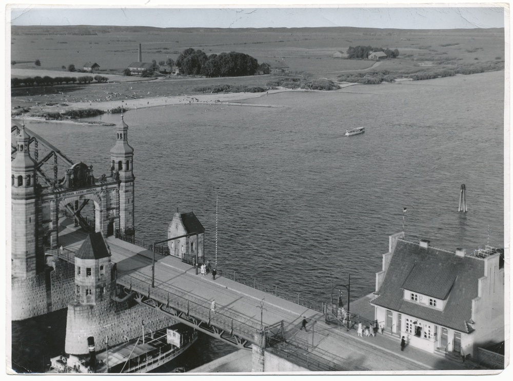 Tilsit, Zollhaus und Portal der Königin-Luise-Brücke