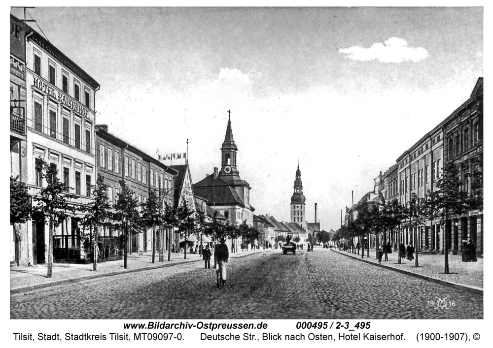 Tilsit, Deutsche Str. Kreuzung Wasserstr., Blick nach Osten, links Hotel Kaiserhof