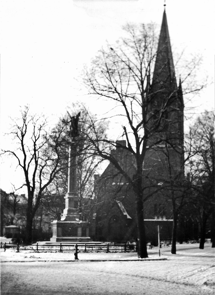 Tilsit, Kapellenweg, Reformierte Kirche und Kriegerdenkmal