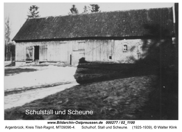 Argenbrück, Schulhof, Stall und Scheune