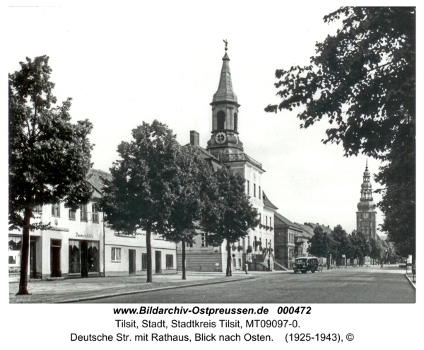 Tilsit, Deutsche Str. mit Rathaus, Blick nach Osten