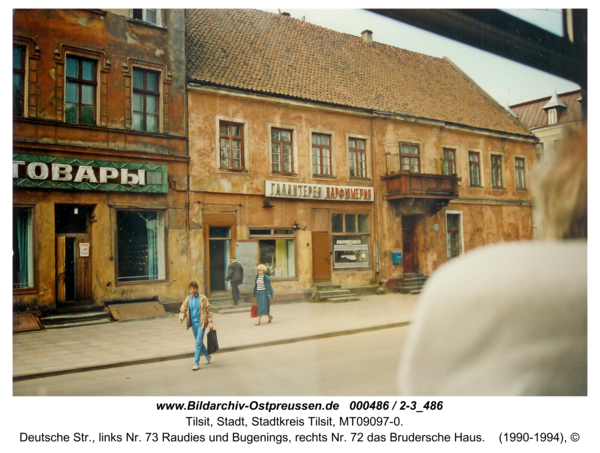 Tilsit, Deutsche Str., links Nr. 73 Raudies und Bugenings, rechts Nr. 72 das Brudersche Haus