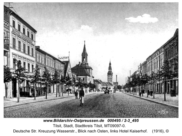 Tilsit, Deutsche Str. Kreuzung Wasserstr., Blick nach Osten, links Hotel Kaiserhof