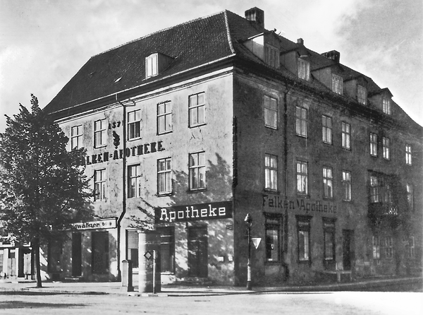 Tilsit, Schenkendorfplatz 11, Falken-Apotheke