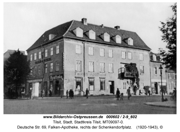 Tilsit, Deutsche Str. 69, Falken-Apotheke, rechts der Schenkendorfplatz