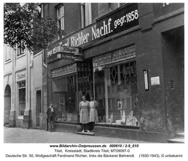 Tilsit, Deutsche Str. 50, Wollgeschäft Ferdinand Richter, links die Bäckerei Behrendt