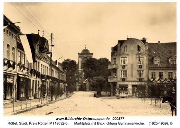 Rößel, Marktplatz mit Blickrichtung Gymnasialkirche