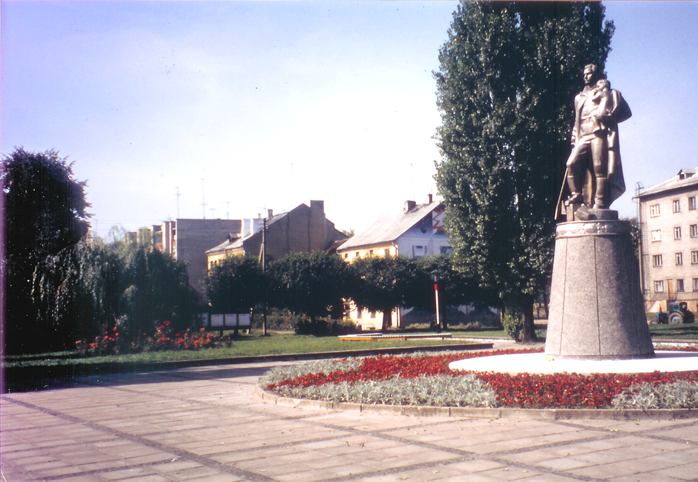 Tilsit, Denkmal an der Hohen Straße (1990) [4G]