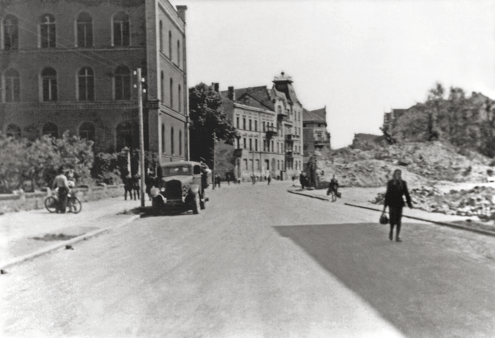 Tilsit, Zerstörungen in der Gerichtsstraße, Blick zum Hohen Tor