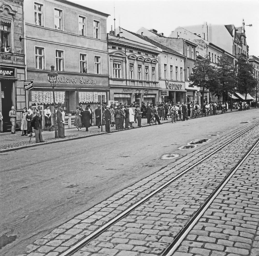 Tilsit, Hohe Str. zwischen Konditorei Gesien und Wasserstr.