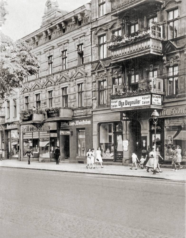 Tilsit, Hohe Str. 54-55, Fa. Wegmüller (Nr. 54), Optiker Schütte (Nr. 55), Bier- und Weinstuben Miltkau (Nr. 55)