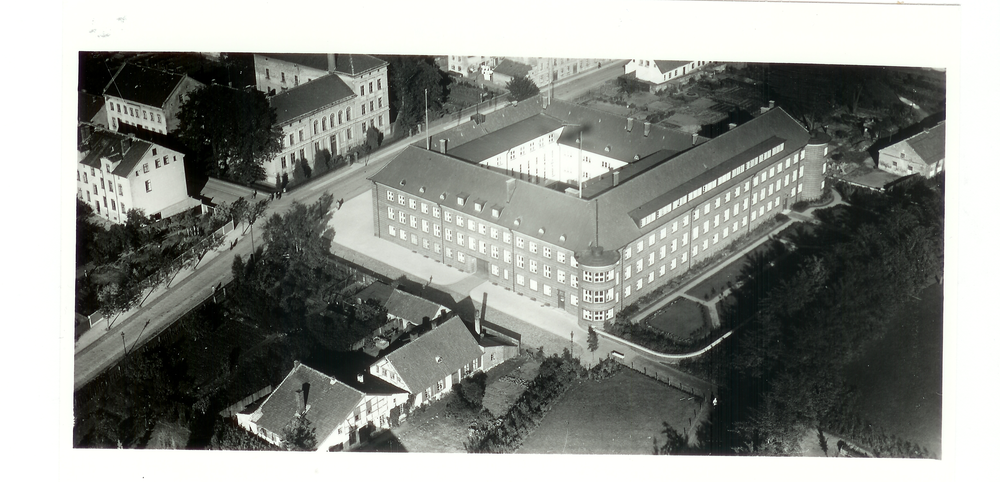 Tilsit, Polizeidirektion und Cecilien-Schule, Luftbild