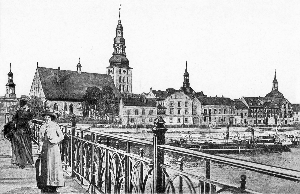 Tilsit, Blick von der Luisenbrücke auf die Memelstr. und die Deutsche Kirche