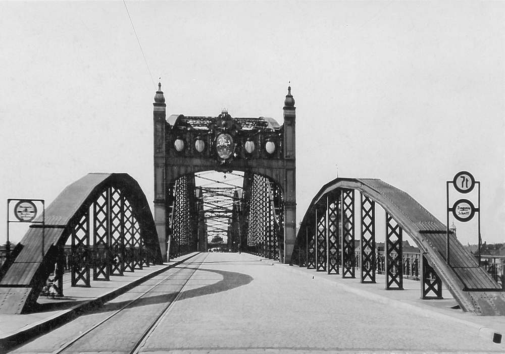 Tilsit, Luisen-Brücke, Portal auf der litauischen Seite