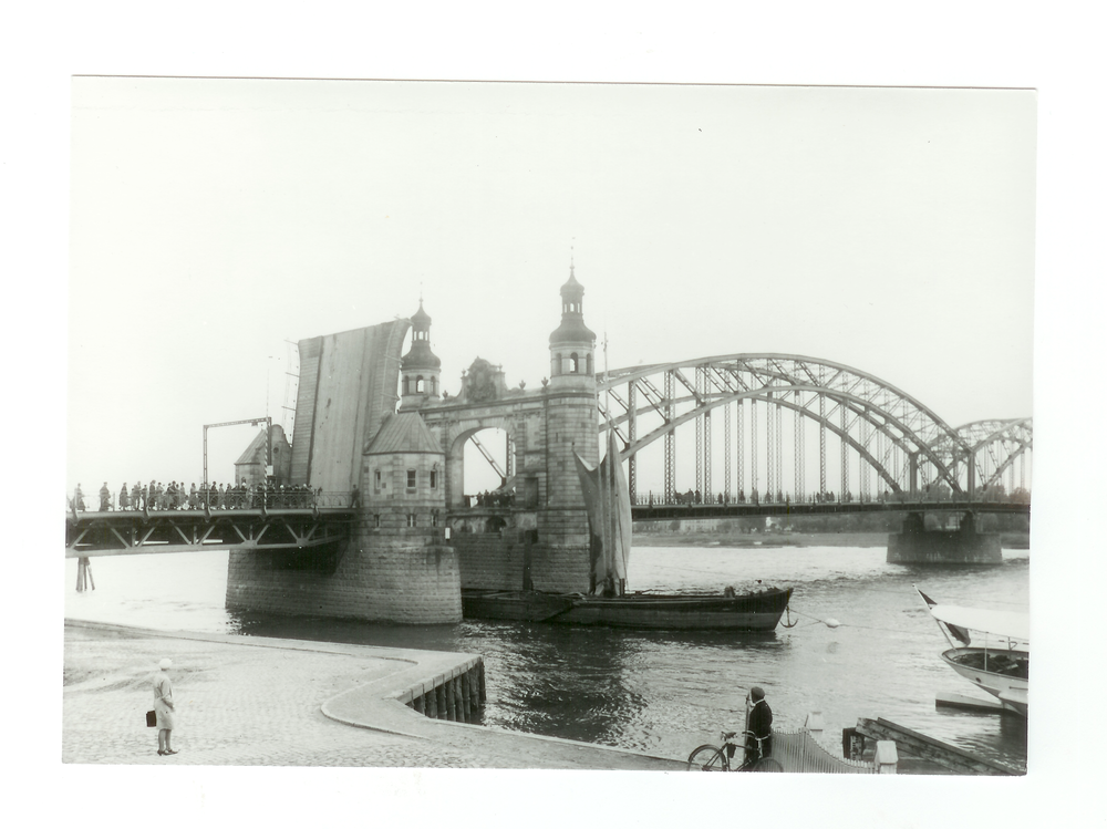 Tilsit, Luisen-Brücke, geöffnete Klappbrücke