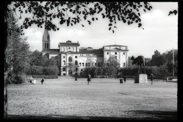 Tilsit, Anger mit Grenzlandtheater und Elch-Denkmal