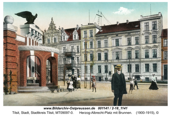 Tilsit, Herzog-Albrecht-Platz mit Brunnen