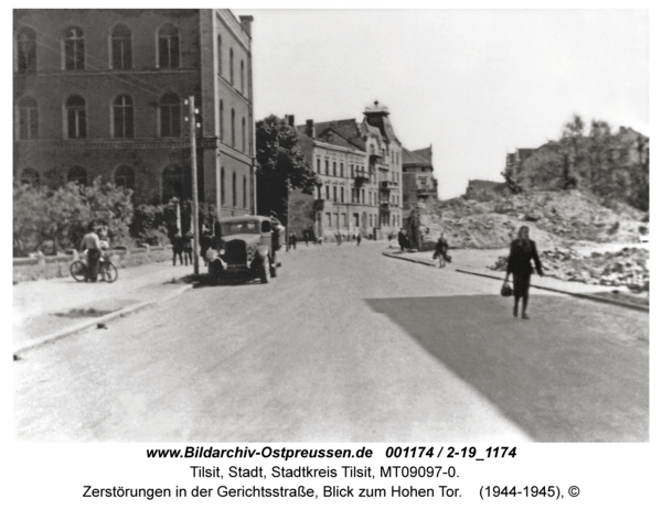 Tilsit, Zerstörungen in der Gerichtsstraße, Blick zum Hohen Tor