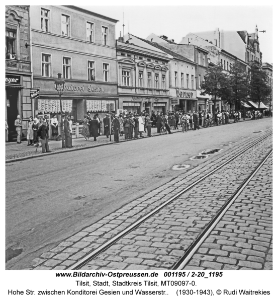 Tilsit, Hohe Str. zwischen Konditorei Gesien und Wasserstr.