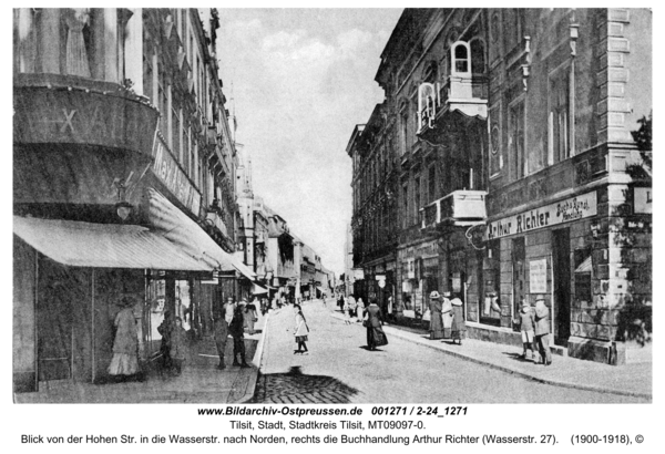 Tilsit, Blick von der Hohen Str. in die Wasserstr. nach Norden, rechts die Buchhandlung Arthur Richter (Wasserstr. 27)