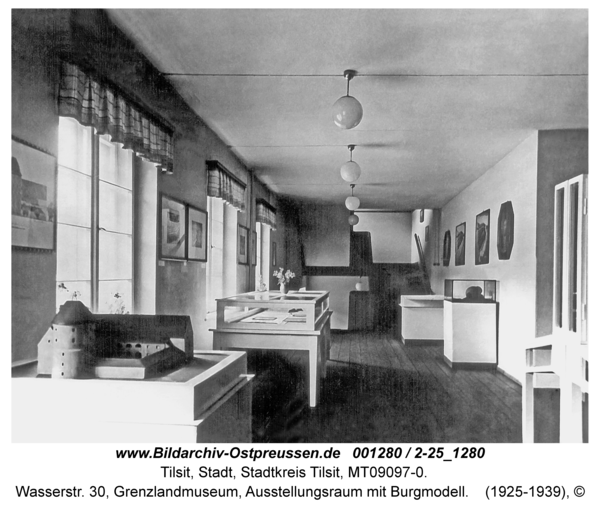 Tilsit, Wasserstr. 30, Grenzlandmuseum, Ausstellungsraum mit Burgmodell