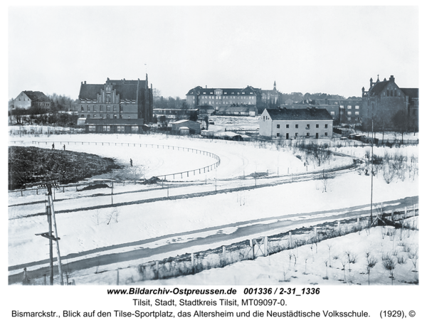 Tilsit, Bismarckstr., Blick auf den Tilse-Sportplatz, das Altersheim und die Neustädtische Volksschule