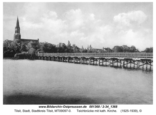 Tilsit, Teichbrücke mit kath. Kirche