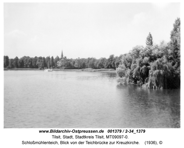 Tilsit, Schloßmühlenteich, Blick von der Teichbrücke zur Kreuzkirche