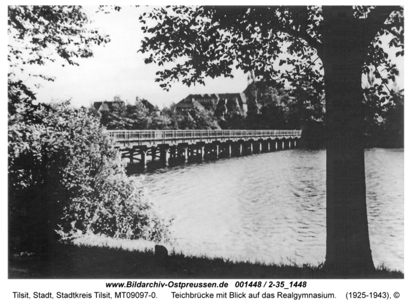 Tilsit, Teichbrücke mit Blick auf das Realgymnasium