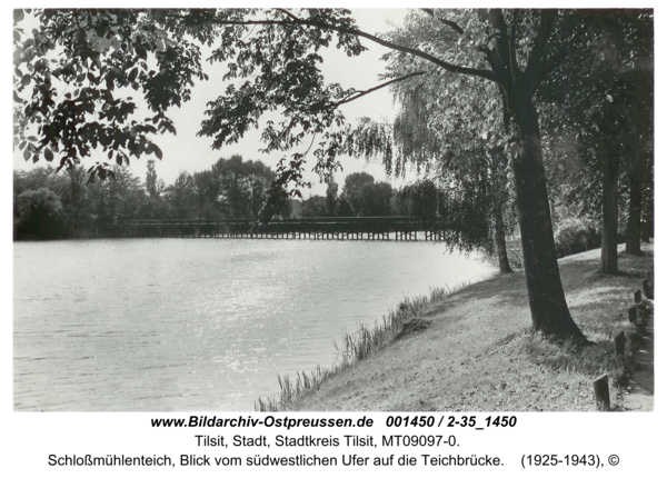 Tilsit, Schloßmühlenteich, Blick vom südwestlichen Ufer auf die Teichbrücke