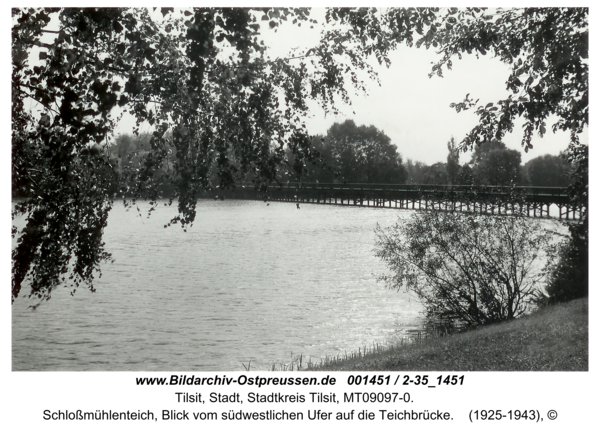 Tilsit, Schloßmühlenteich, Blick vom südwestlichen Ufer auf die Teichbrücke