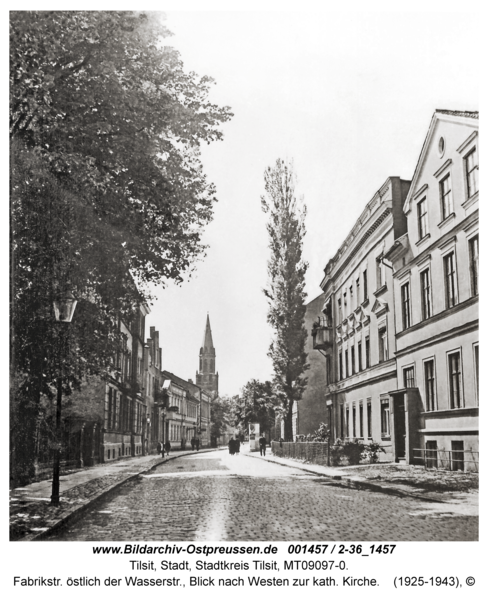 Tilsit, Fabrikstr. östlich der Wasserstr., Blick nach Westen zur kath. Kirche