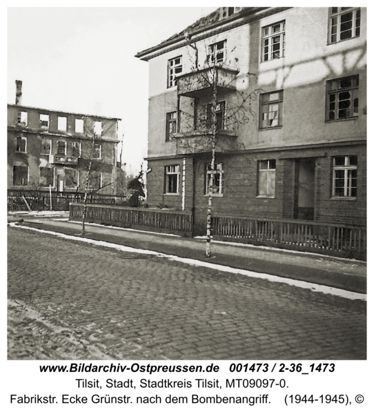 Tilsit, Fabrikstr. Ecke Grünstr. nach dem Bombenangriff