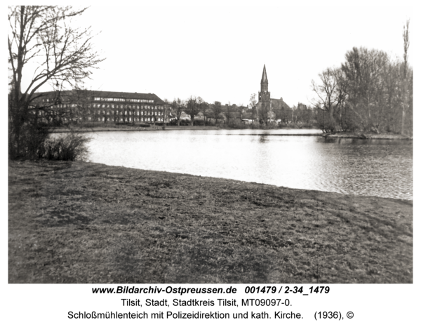 Tilsit, Schloßmühlenteich mit Polizeidirektion und kath. Kirche