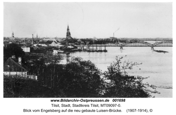 Tilsit, Blick vom Engelsberg auf die neu gebaute Luisen-Brücke