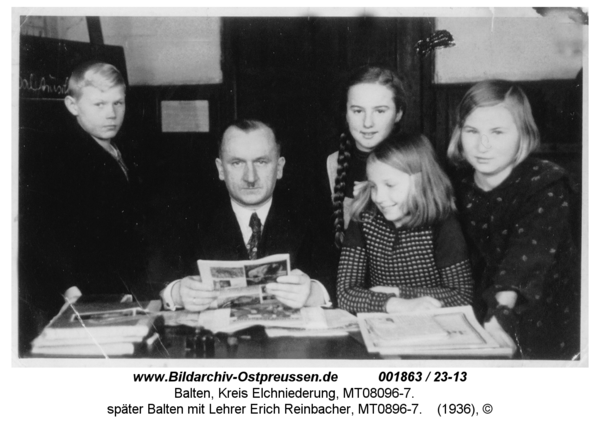 Schüler in der Schule Baltruscheiten K, später Balten mit Lehrer Erich Reinbacher, MT0896-7