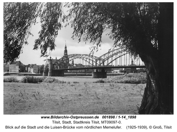 Tilsit, Blick auf die Stadt und die Luisen-Brücke vom nördlichen Memelufer