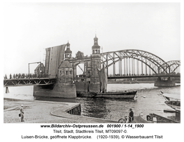 Tilsit, Luisen-Brücke, geöffnete Klappbrücke